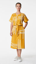 Laden Sie das Bild in den Galerie-Viewer, Kleid