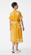 Laden Sie das Bild in den Galerie-Viewer, Kleid